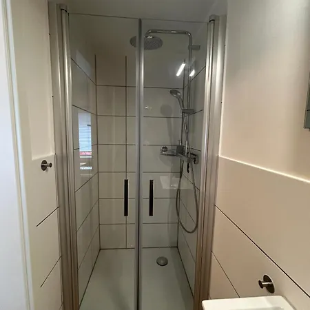 Private Mit Eigener Küche Und In Rheinnähe *